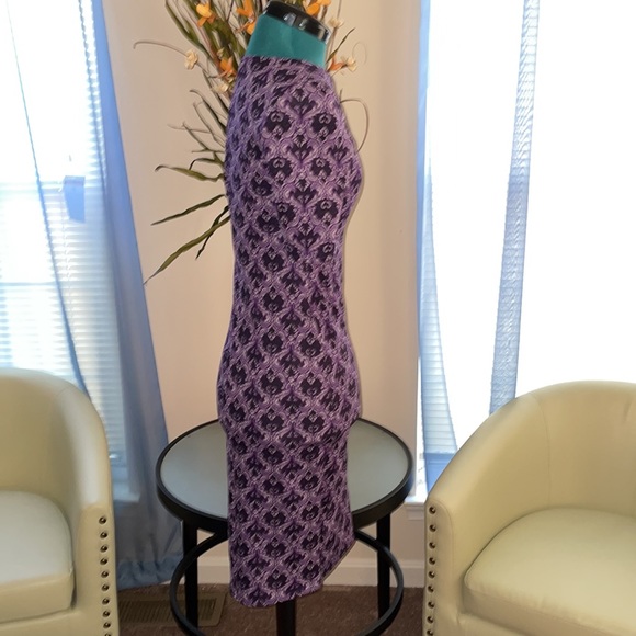 Purple & Gray Damask Print Short Sleeve Midi Dress - Picture 3 of 4